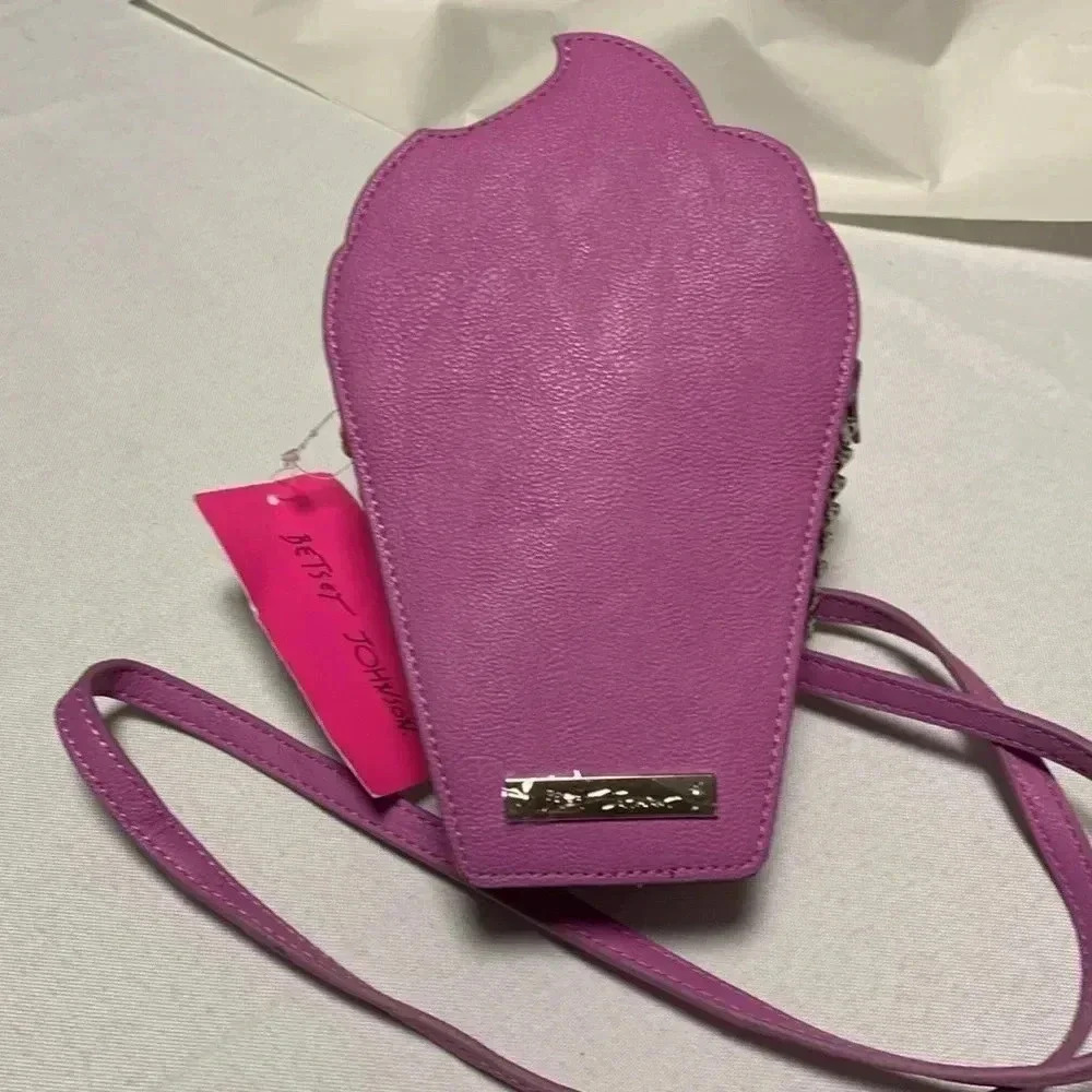 BETSEY JOHNSON Women’s Crossbody Purse,NWT. So Cute❣️ - Picture 2 of 4